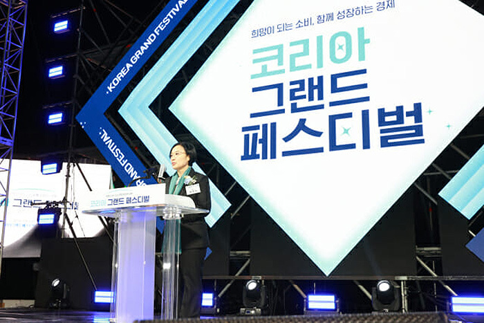 한성숙 중소벤처기업부 장관이 28일 광주 국립아시아문화전당에서 열린 '코리아 그랜드 페스티벌 개막행사'에서 개회사를 하고 있다<br>
 