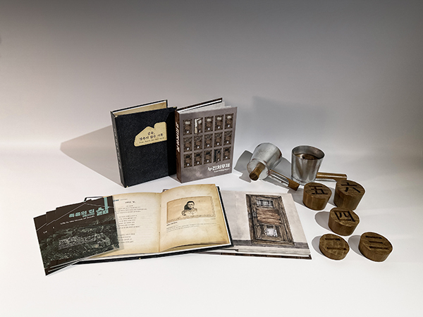 전시상자 체험교구와 전시물<br>
 