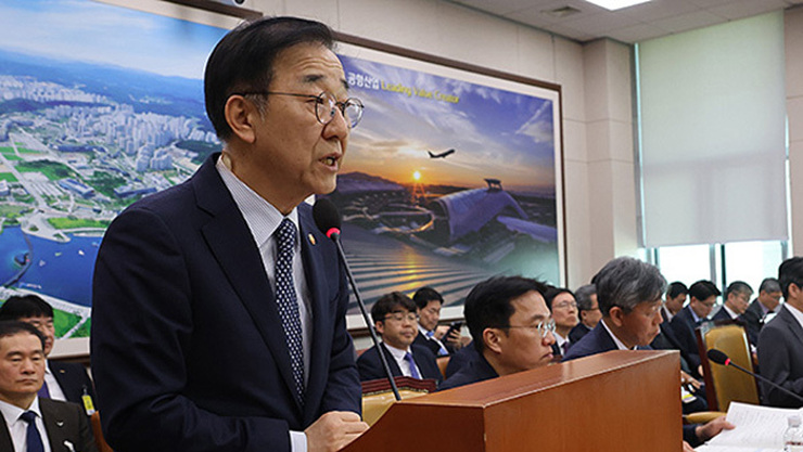 국토장관, '휴게소 고물가 뒤 전관 로비' 지적에 "감사 진행"