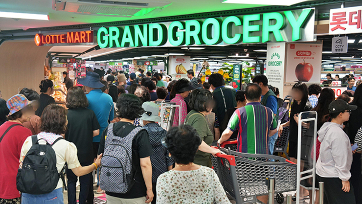 대형마트 고객 체류시간 늘리기 '공간 재배치' 시도